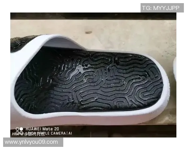 态极拖鞋DIY打造属于你的足球明星风格运动装备