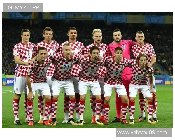 广州足球队的反击革新之路:从战术调整到团队协作的全面升级 广州足球队的反击革新之路:从战术调整到团队协作的全面升级