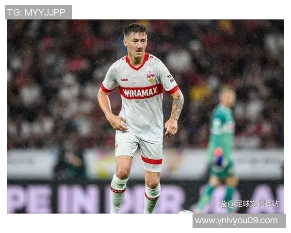 足球明星化身老年人挑战自我展现不同人生的精彩瞬间