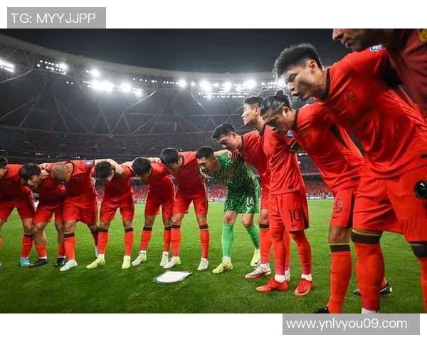 足球明星粉丝热情采访瞬间记录展现球迷对偶像的无限热爱与支持 足球明星粉丝热情采访瞬间记录展现球迷对偶像的无限热爱与支持